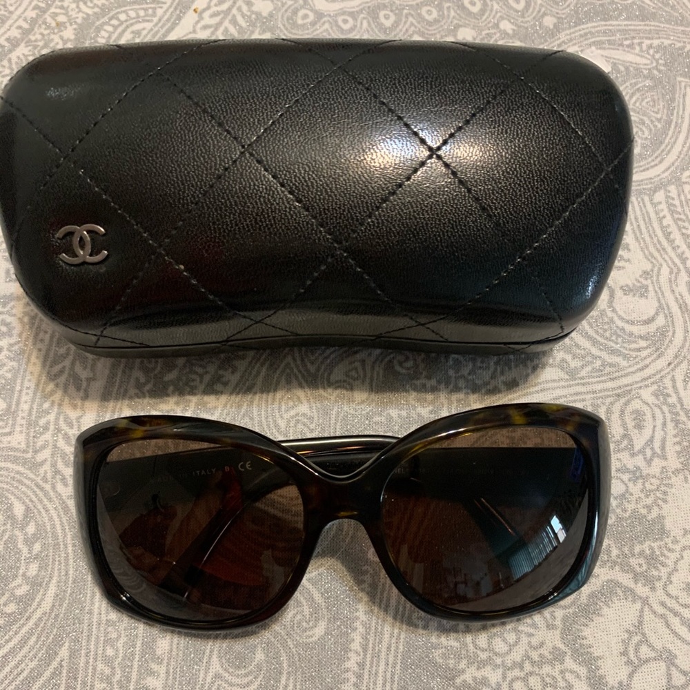 CHANEL Tortoise Shell Sunglasses with Black Case